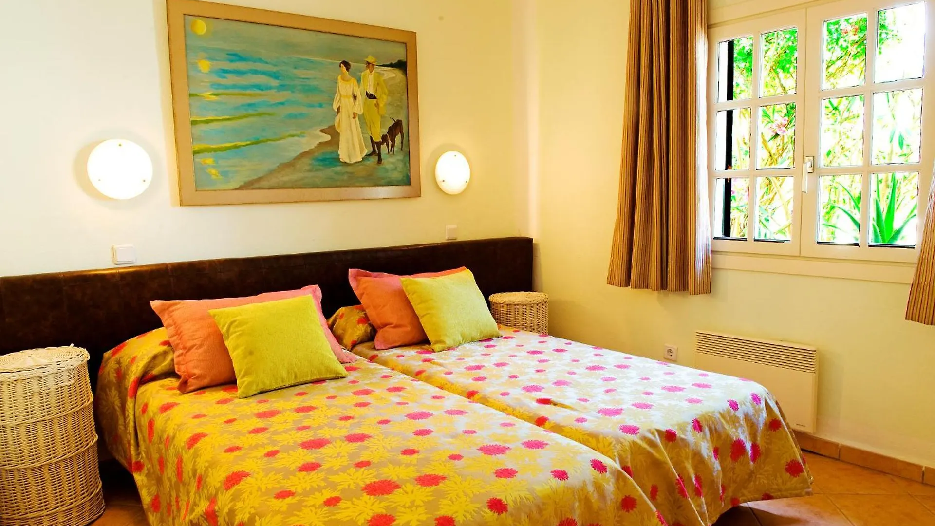 Apartamentos Parque Mar Cala d'Or  Spain